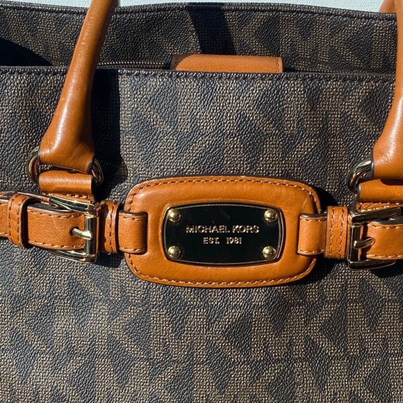 Michael Kors Hamilton Canvas Exterior Handbag - Picture 2 of 9